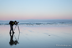 Chris und der Erdschatten am Strand von Long Beach, Vancouver Island