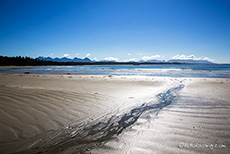 kleine Flussrinnen führen ins Meer, Vancouver Island