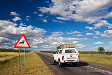 Auf dem Transkalahari Highway unterwegs