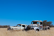 Autowracks auf dem Weg zur Etosha