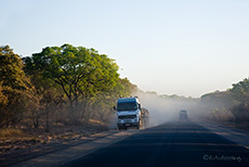 Horrorpiste kurz nach Livingstone Richtung Lusaka