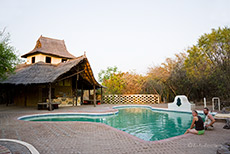 Pool der Livingstone Safari Lodge
