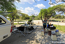 Mittagspause im Camp Namutoni, Etosha Nationalpark, Namibia