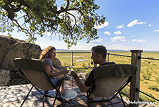 Terasse mit Ausblick, Dolomite Camp, Etosha Nationalpark, Namibia