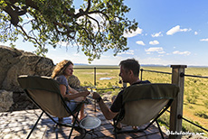 Terasse mit Ausblick, Dolomite Camp, Etosha Nationalpark, Namibia