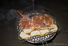 Heute gibt es ausnahmsweise Fleisch, Campsite im Marakele Nationalpark, Südafrika