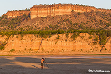 Chris vor den Chilojo Cliffs, Gonarezhou Nationalpark, Zimbabwe