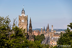 Altstadt von Edinburgh mit Scott Monument und Balmoral Hotel, Schottland