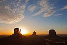 Sonnenaufgang an den Buttes, Monument Valley