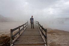 Chris im Dampf der Geysire, Yellowstone Nationalpark