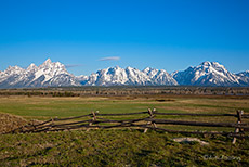 Teton Range mit alten Weidezäunen, Grand Teton Nationalpark