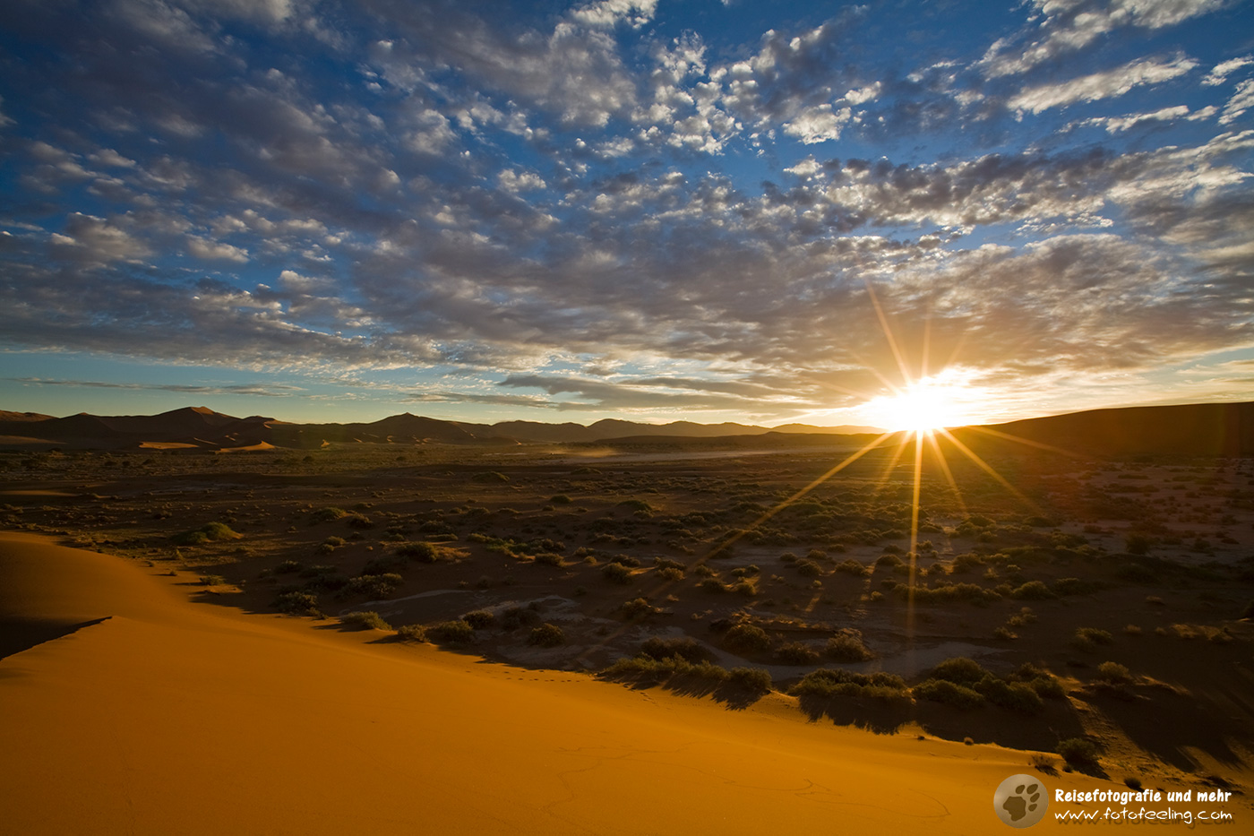 Sonnenaufgang im Sossusvlei, Namib Wüste, Namibia, Afrika
