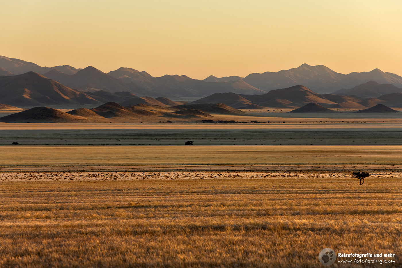 Sonnenaufgang in den Tirasbergen, Namib Wüste, Namibia, Afrika