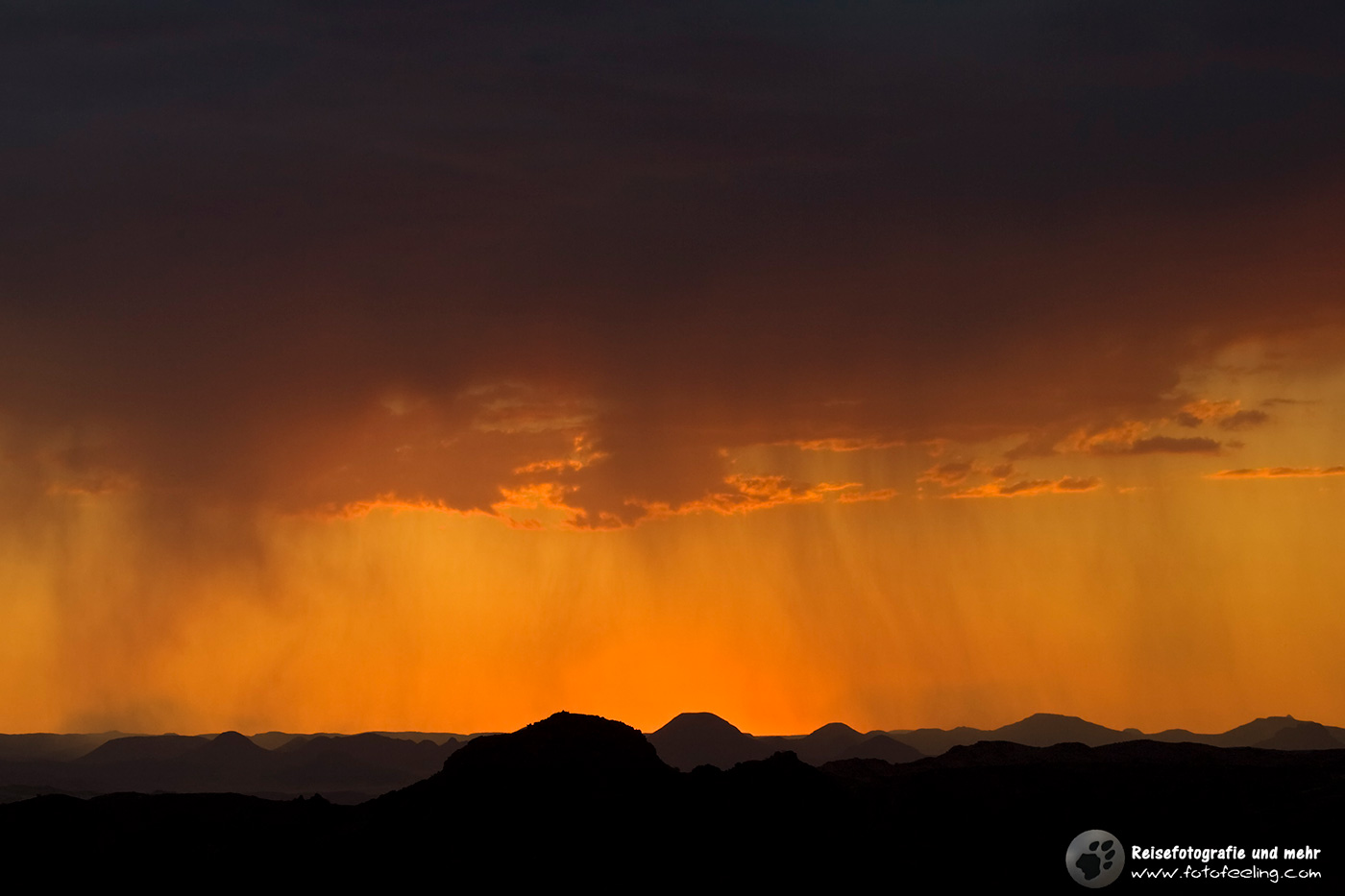 Sonnenuntergang und Regenstimmung über dem Damaraland