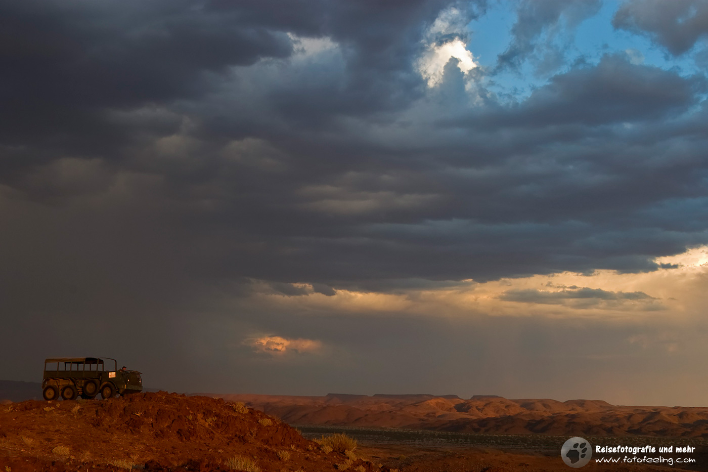 DAF Allradfahrzeug auf einem Aussichtshügel im Damaraland