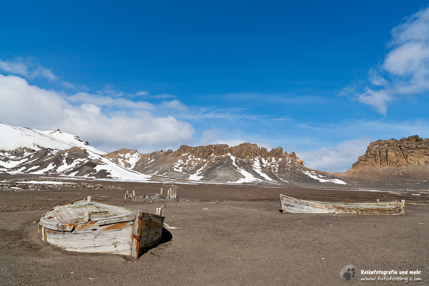 Alte Walfangboote vor Neptuns Window in Whalers Bay