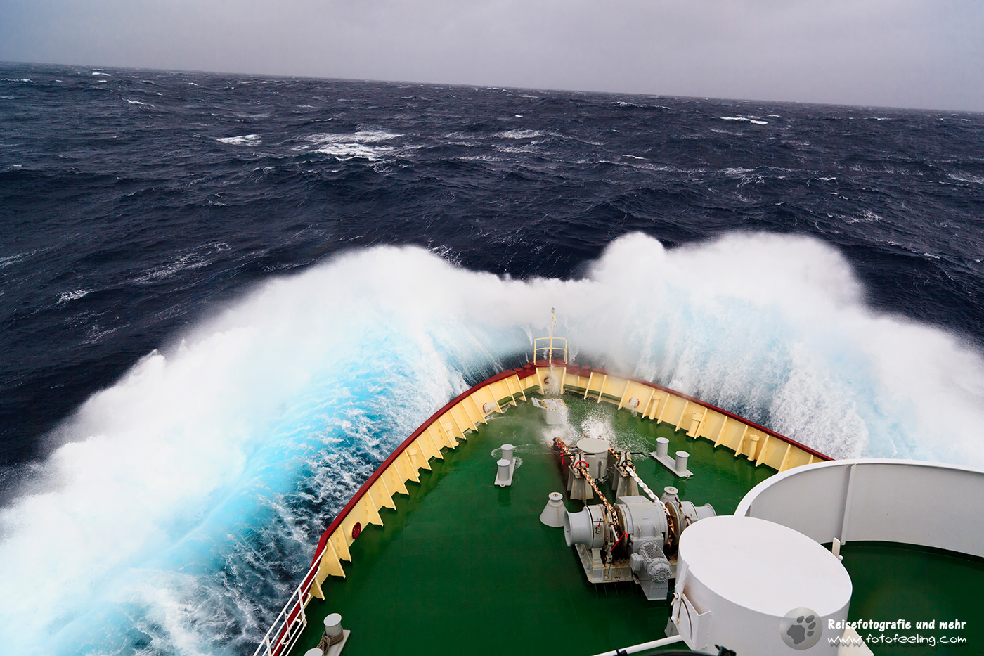 Die "Polar Star" unser Antarktis Schiff bei ca. 8 m hohen Wellen