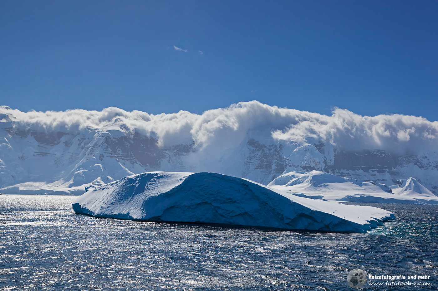Eisberg in der Gerlach Strait