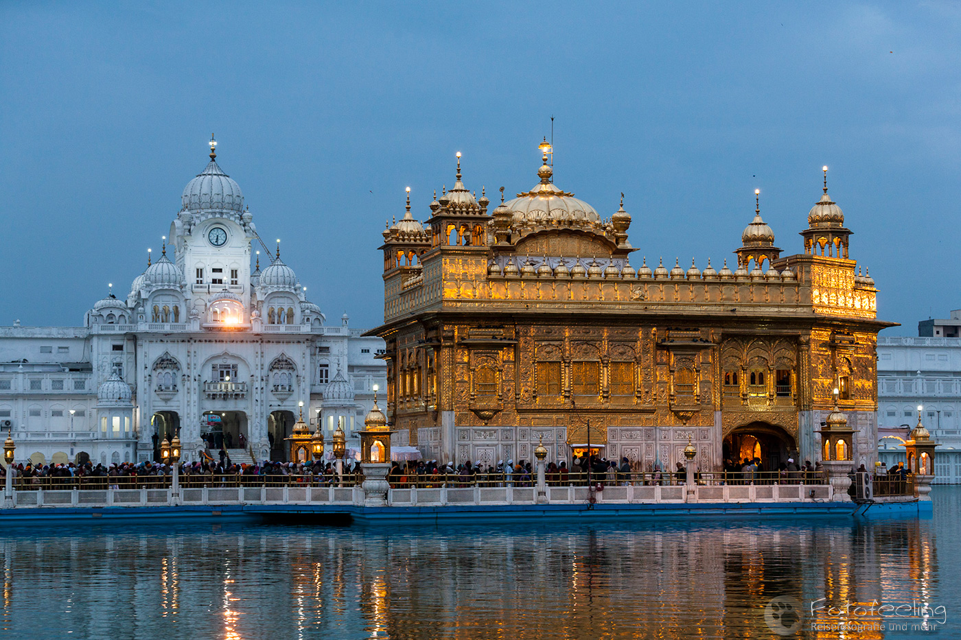 Goldener Tempel (Harmandir Sahib), Blaue Stunde