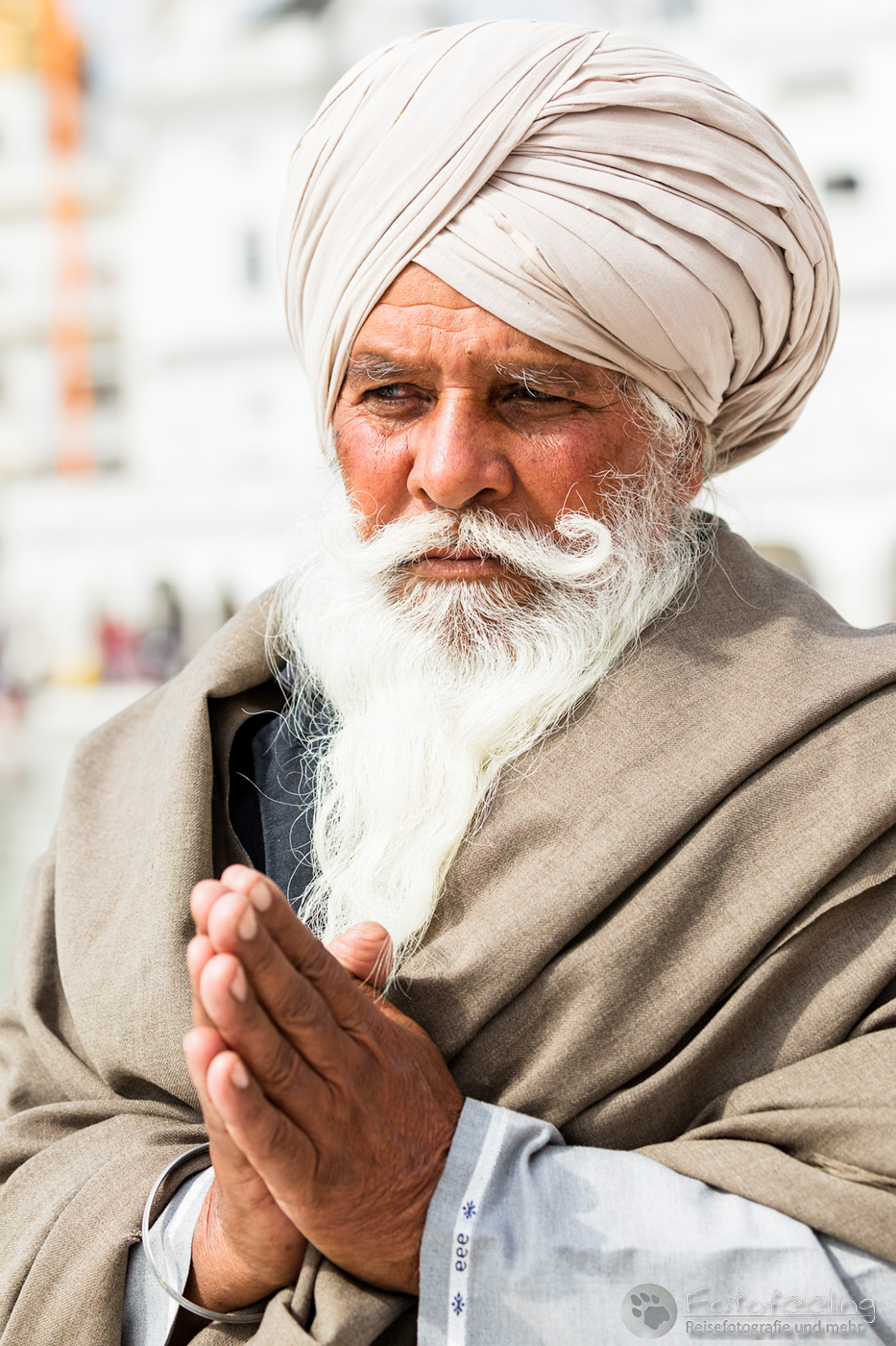Portrait eines betenden Sikh