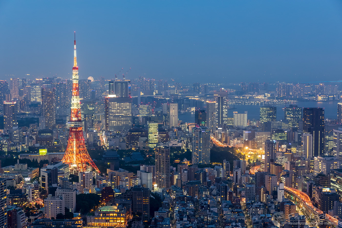 Aussicht vom Mori Tower auf Tokyo mit mit Tokio Tower