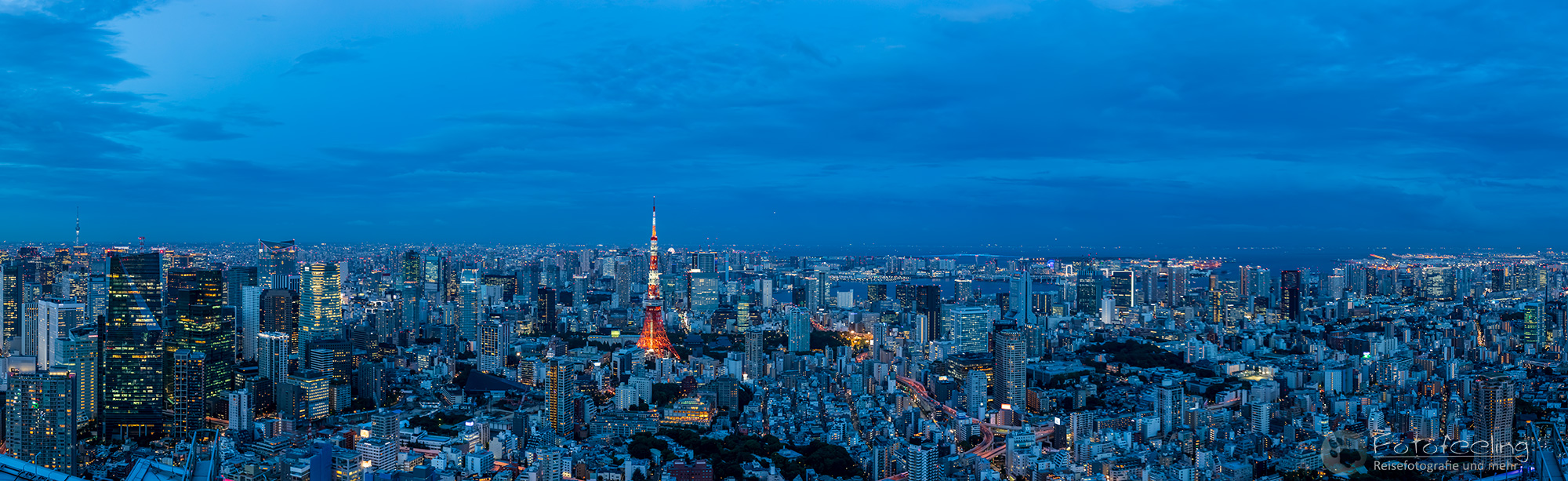 Aussicht vom Mori Tower auf Tokyo mit mit Tokio Tower