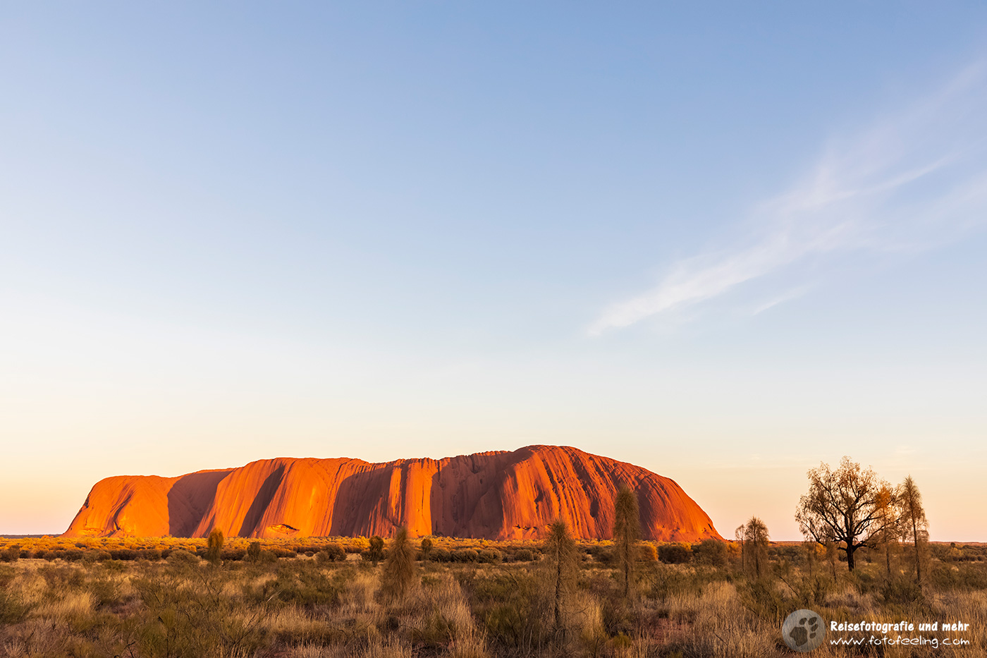 Uluru / Ayers Rock im ersten Morgenlicht