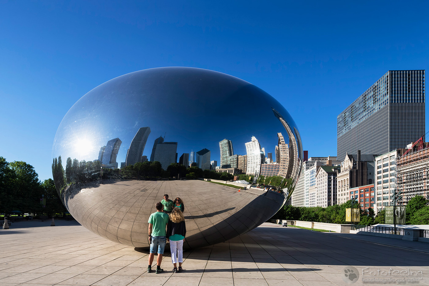 Wir am Cloud Gate (Bean) in Chicago