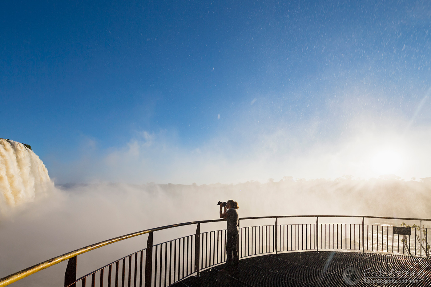 Andrea an den Iguazú Wasserfällen