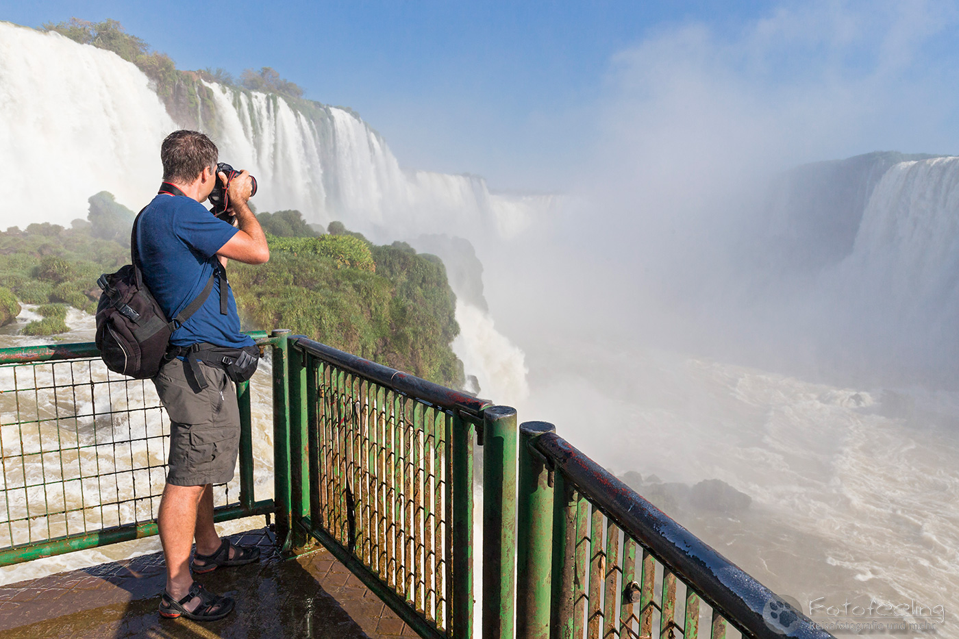 Chris an den Iguazú Wasserfällen