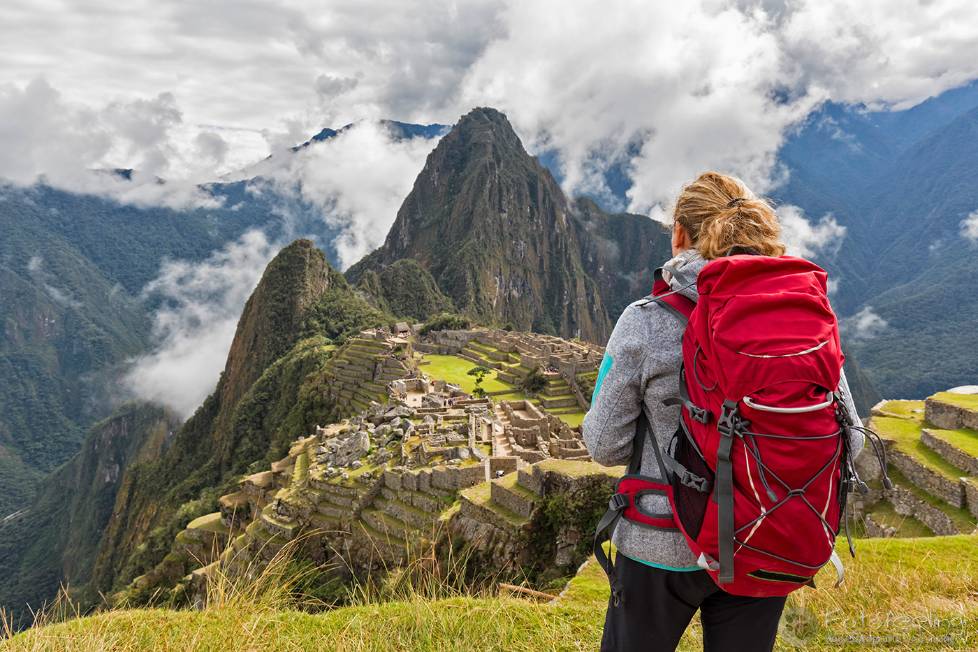 Ruinenstadt Machu Picchu mit dem Berggipfel Huayna Picchu