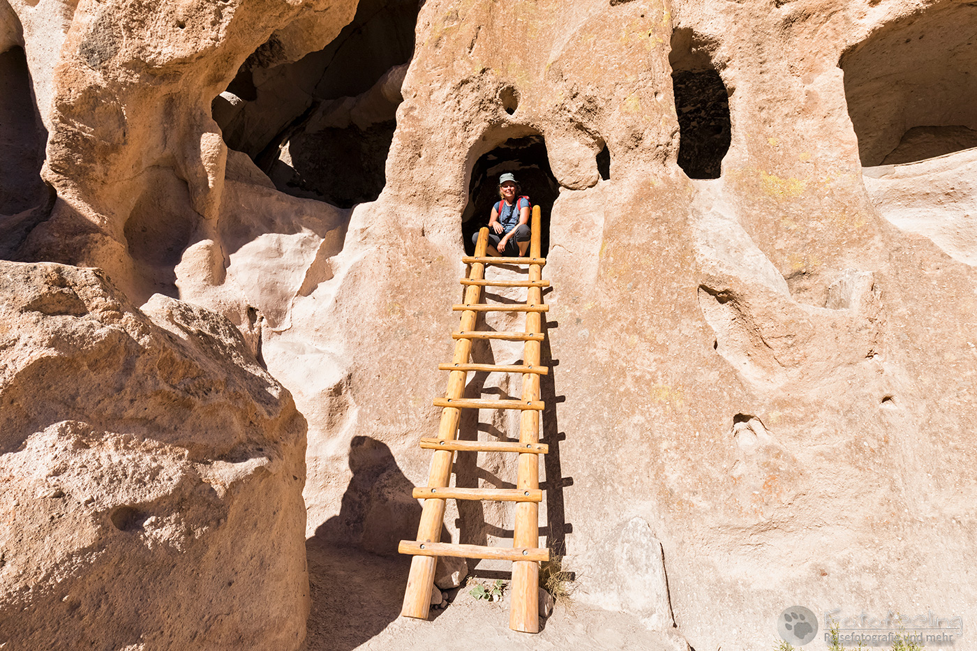 Andrea an den Cliff Dwellings - Talus Houses