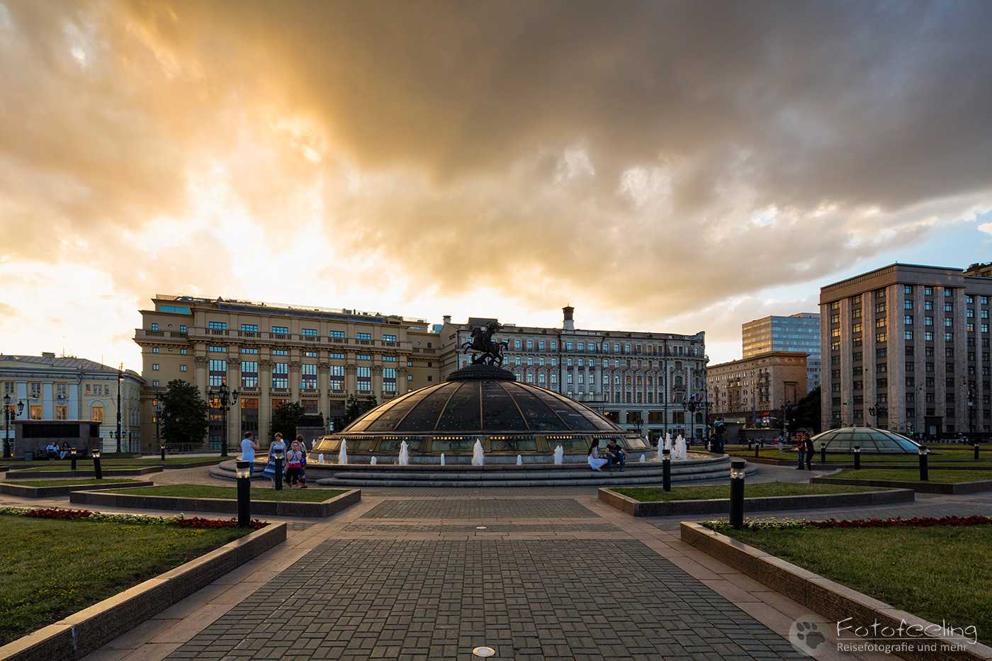 Glaskupel " Der heilige Georg" - "Saint George and the Dragon" Denkmal