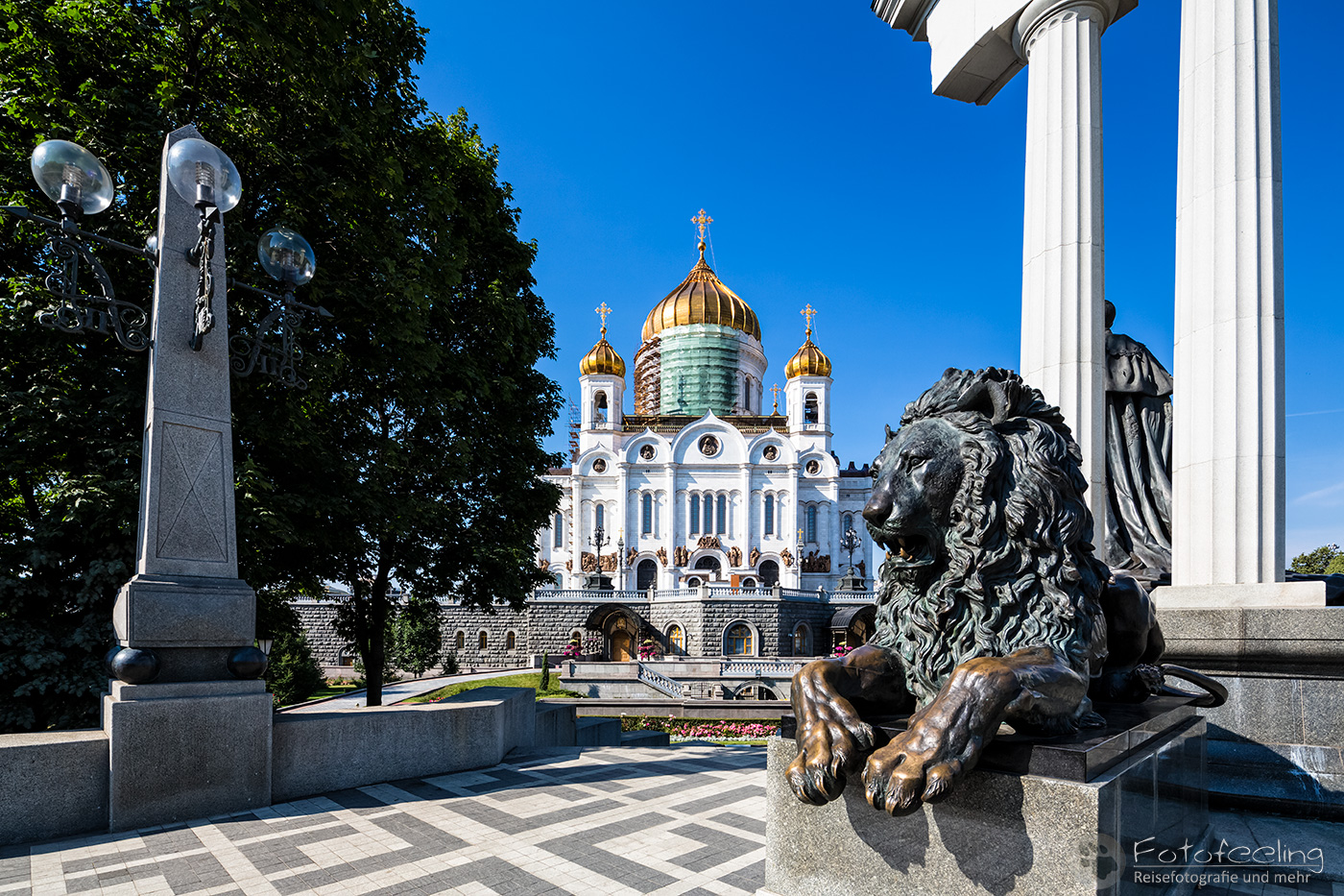 Denkmal von Alexander II mit Bronze Löwen vor der Christ-Erlöser-Kathedrale