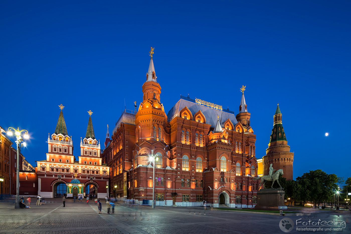 Auferstehungstor und  Staatliches Historisches Museum Moskau zur blauen Stunde