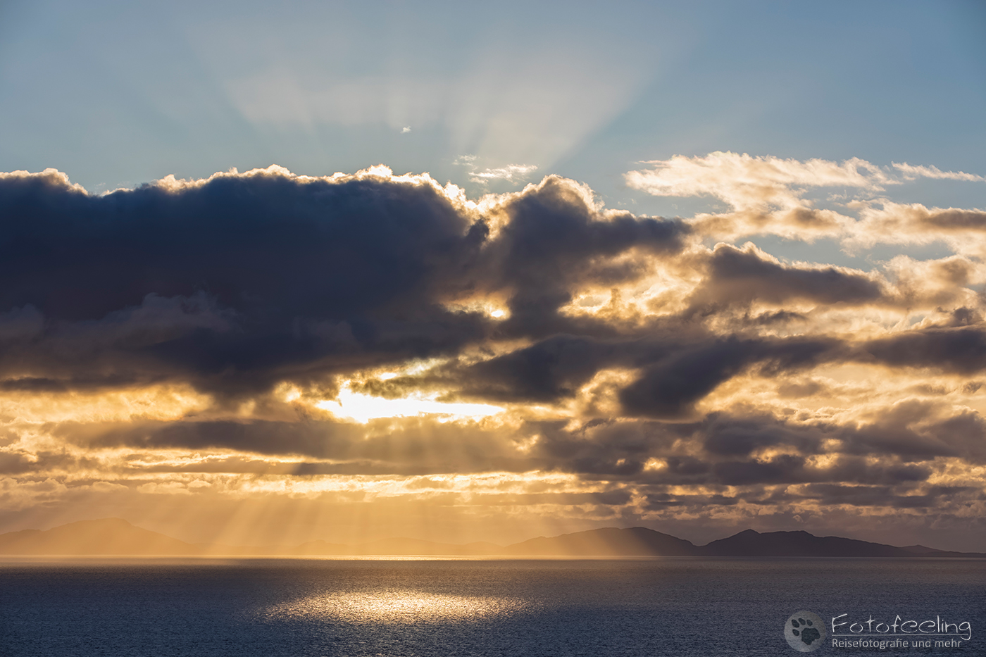 Lichtspiel über dem Meer