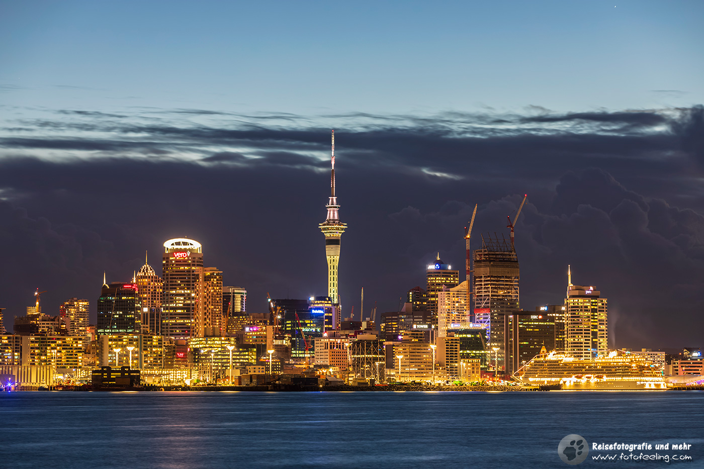Skyline von Auckland mit Sky Tower