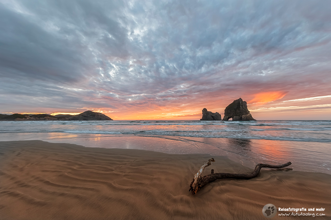 Wharariki Beach und Archway Islands