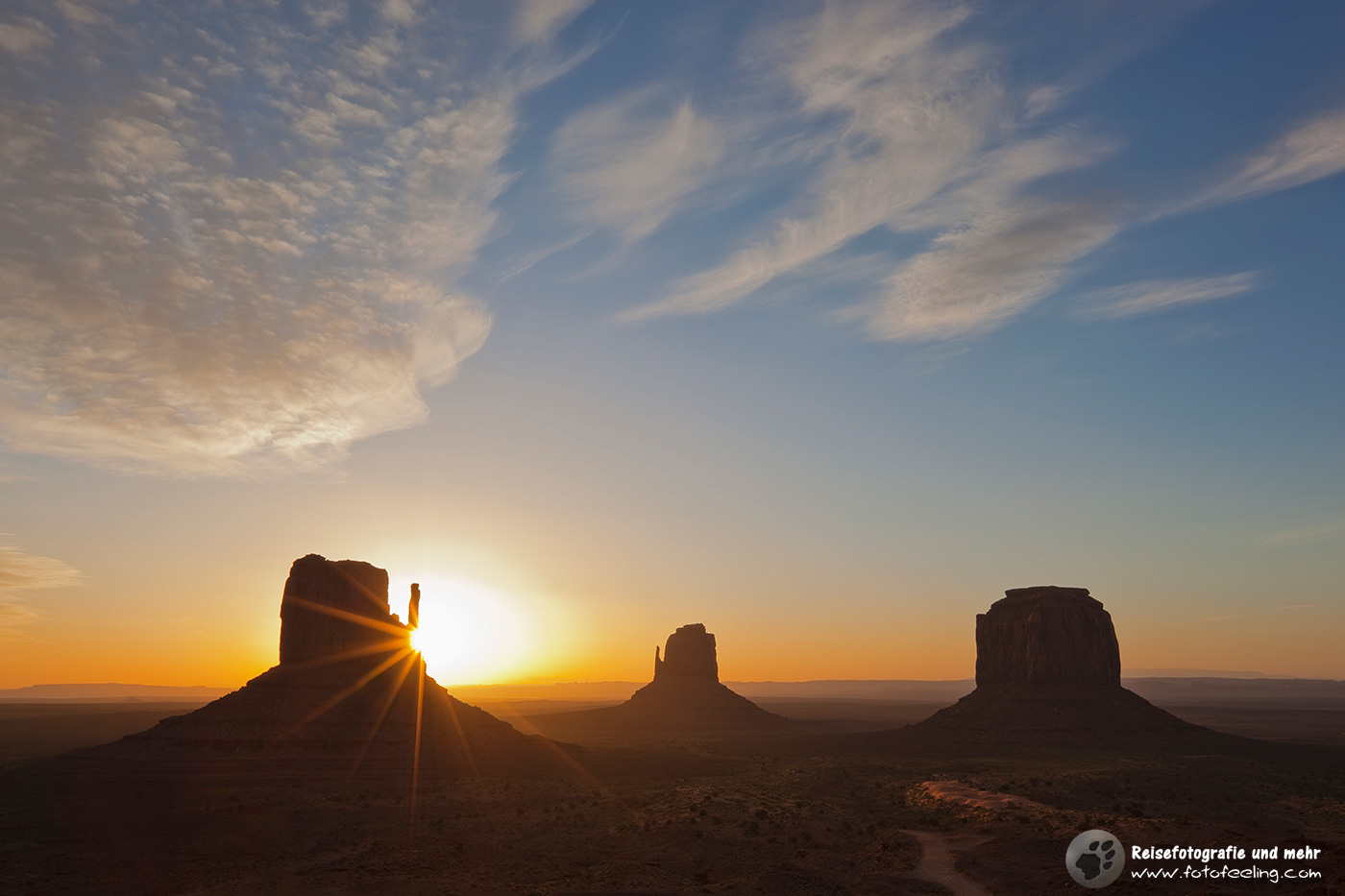 West Mitten Butte, East Mitten Butte und Merrick Butte zum Sonnenaufgang