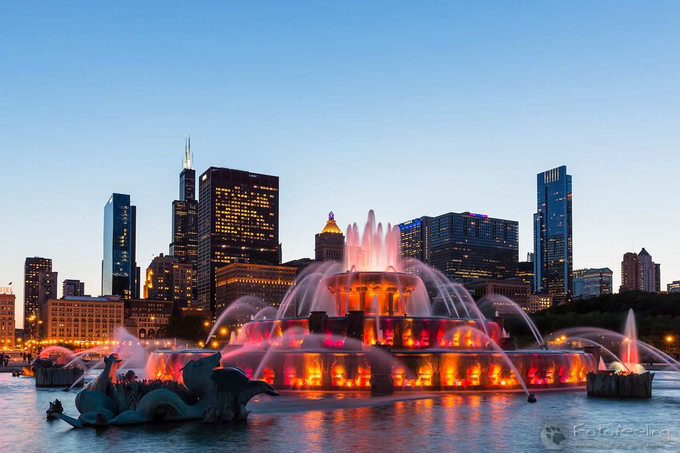 Buckingham-Brunnen mit Skyline von Chicago