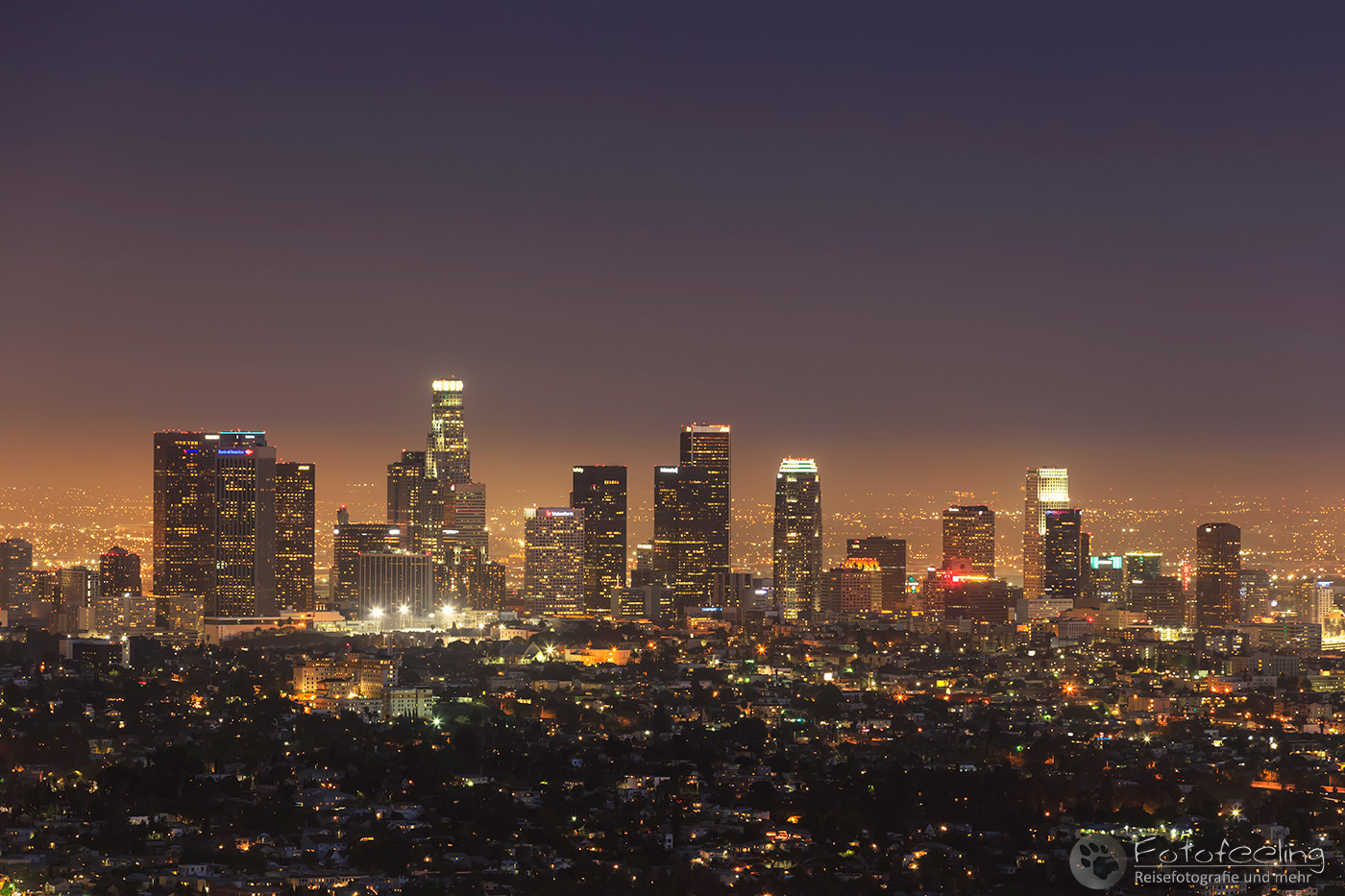 Aussicht vom Griffith Observatory auf die Skyline von Los Angeles, blaue Stunde