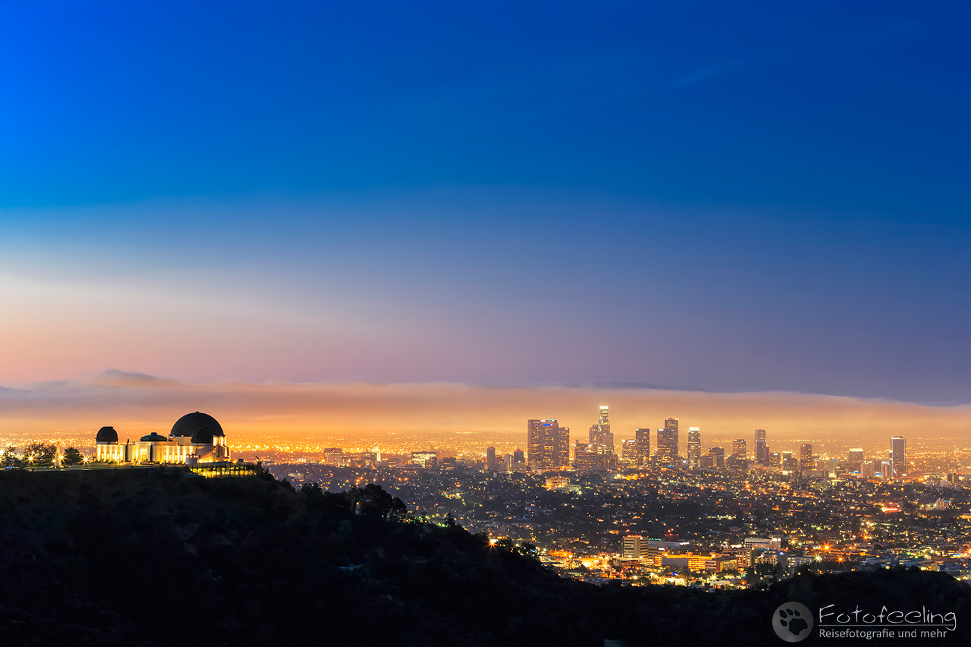 Griffith Observatory und Skyline von Los Angeles, blaue Stunde