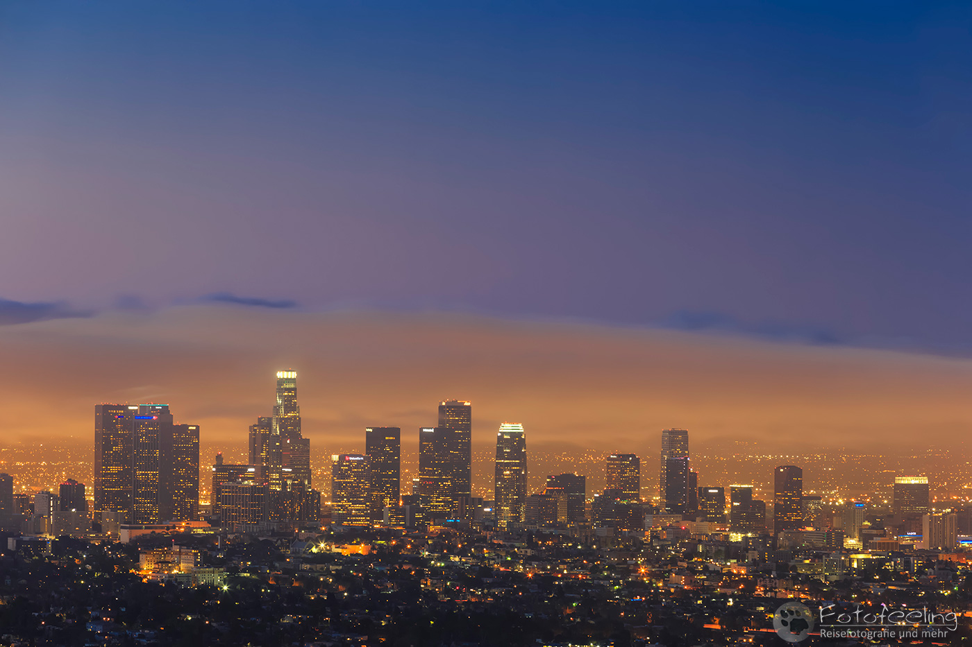 Aussicht vom Griffith Observatory auf die Skyline von Los Angeles, blaue Stunde