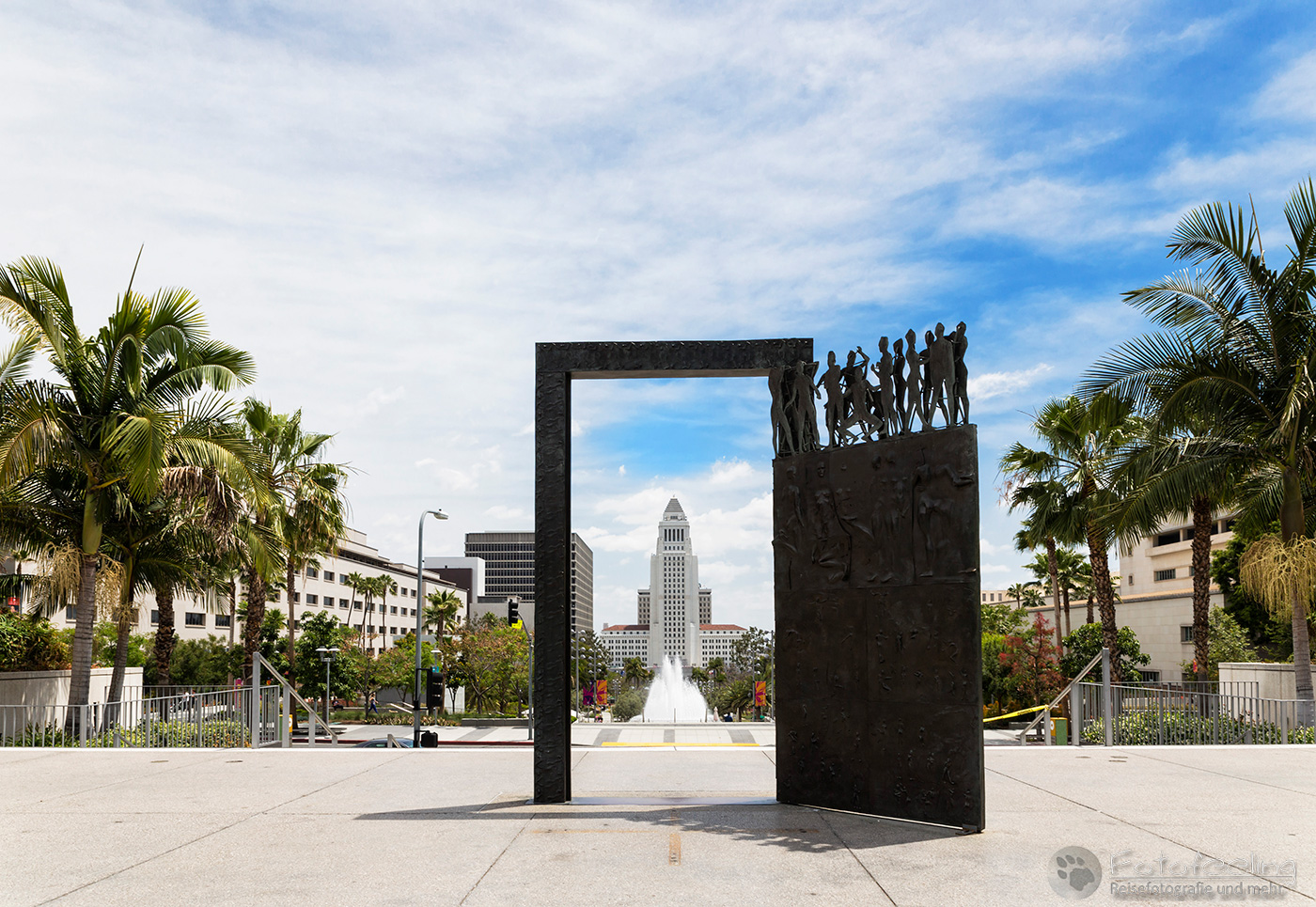 "The Dance Door" und  Los Angeles City Hall