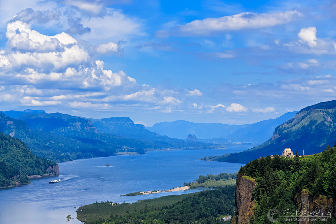Blick auf den Crown Point und Vista House mit Columbia River, Columbia River Gorge