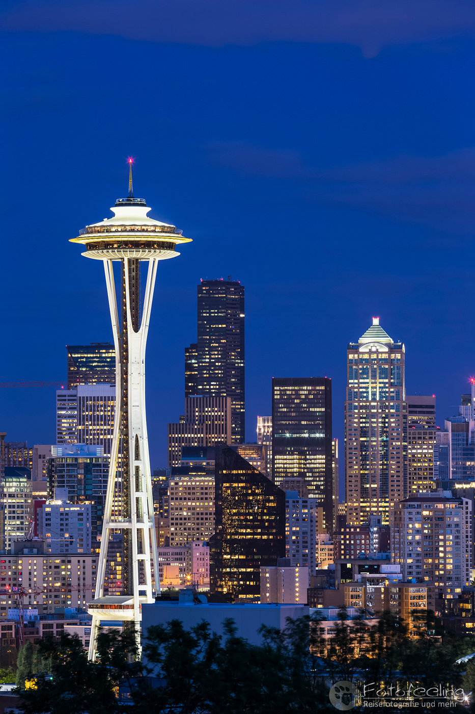 Seattle Skyline mit Space Needle, blaue Stunde