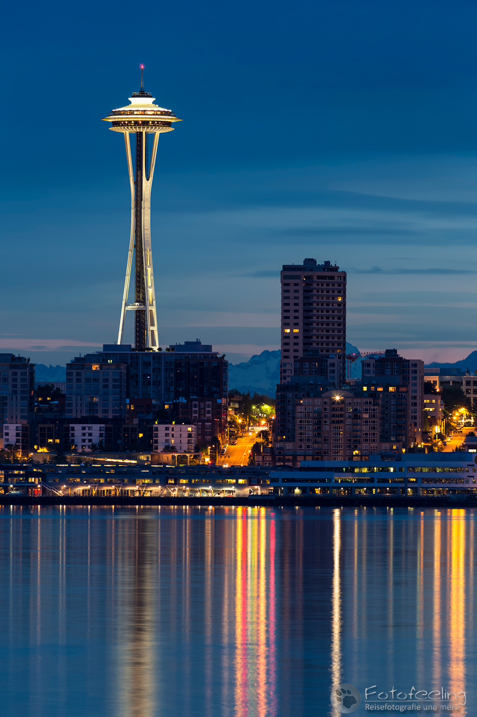 Seattle Skyline mit Space Needle, blaue Stunde