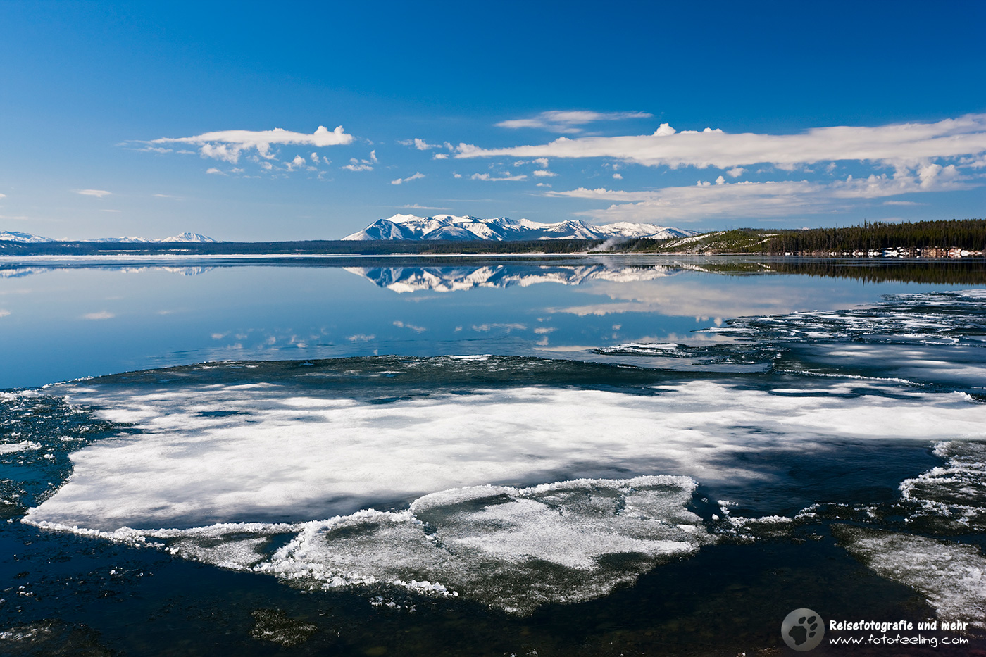 Yellowstone Lake mit den Absaroka Mountains, Rocky Mountains