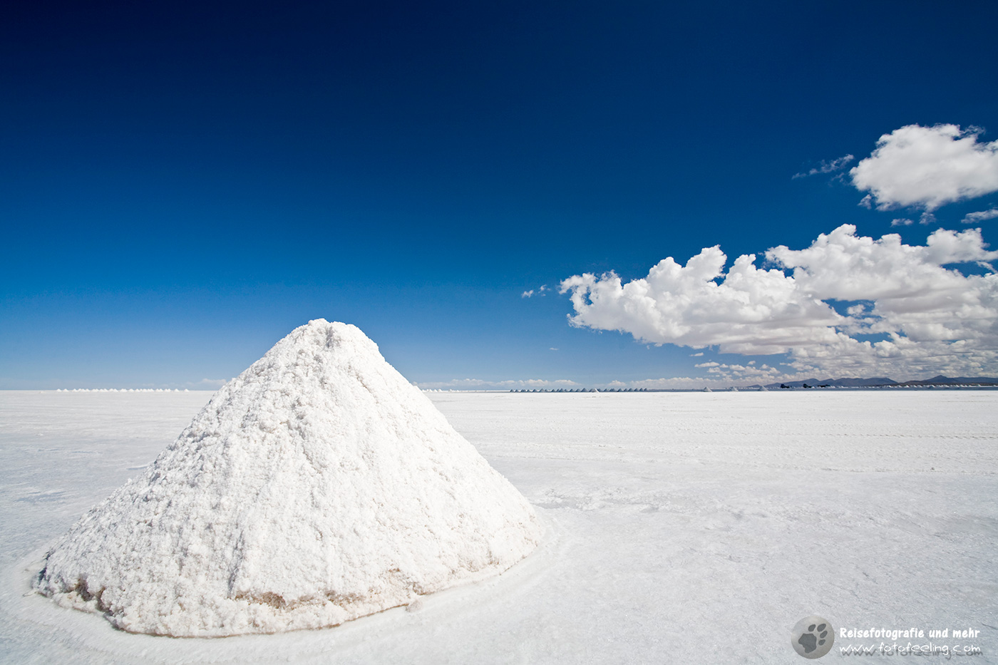 Salzhaufen auf dem Salzsee Salar de Uyuni