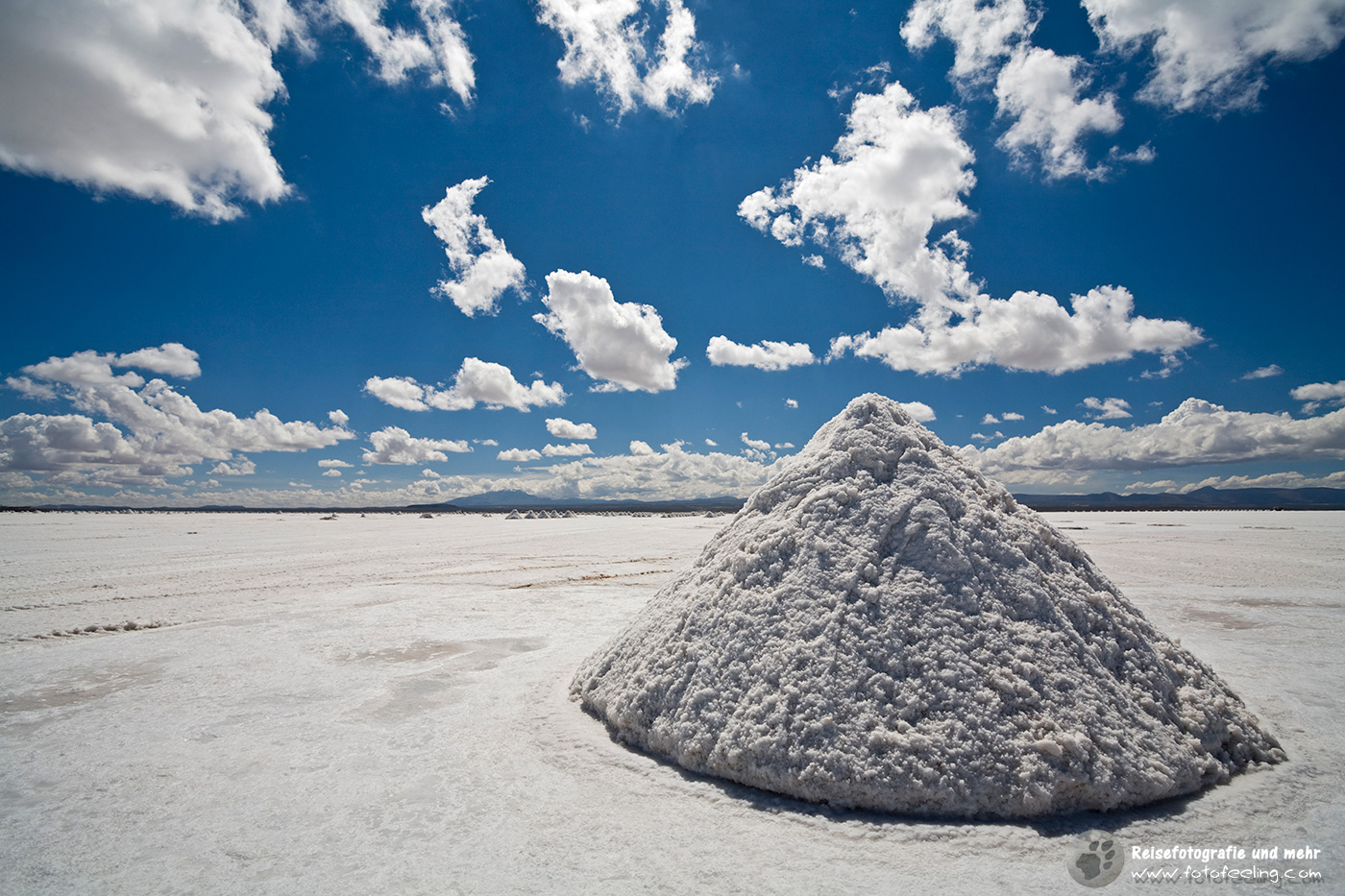 Salzhaufen auf dem Salzsee Salar de Uyuni